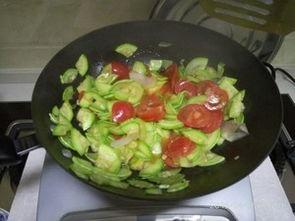 白瓜茄瓜能一起吃吗吗,白瓜与茄瓜的搭配食用探讨